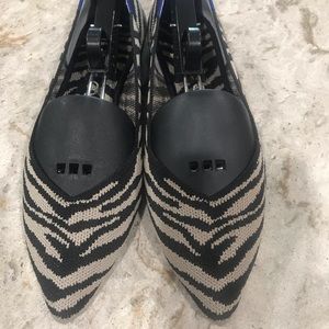 Rothy’s Black Zebra Points, 9.5